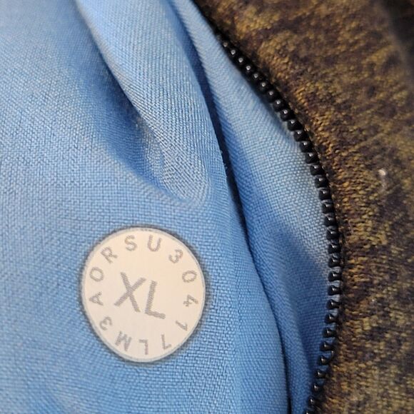 Lululemon Mens Surge Warm Top Size XL Gray Activewear 1/2 Zip Running Athleisure - Picture 5 of 8